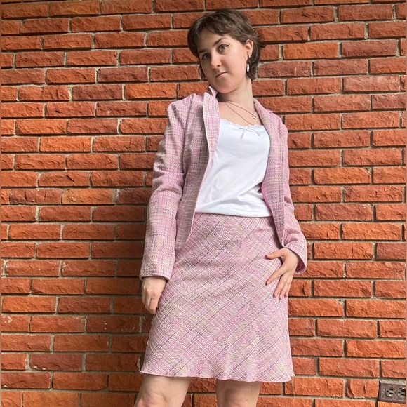 Pink tweed suit set - Picture 2 of 16